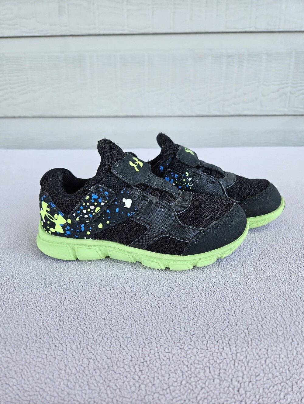 Under Armour Thrill Athletic Sneaker SZ 9C Sneaker Black Hook & Loop 1258776-003